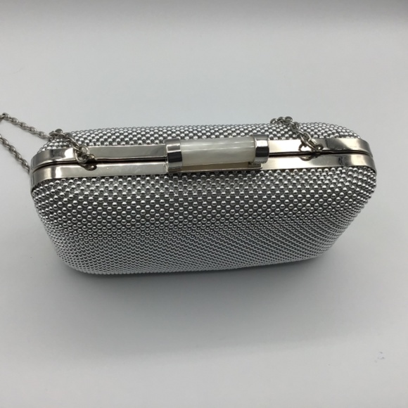 Jessica McClintock Silver Beaded Clamshell Shoulder Purse Converts to Clutch - Picture 3 of 7